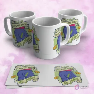 Tres tazas blancas con un diseño de unos glúteos en jeans con un pequeño gecko verde y la frase "Yo decido quien me toca la jalea". Dos papeles con la plantilla completa.