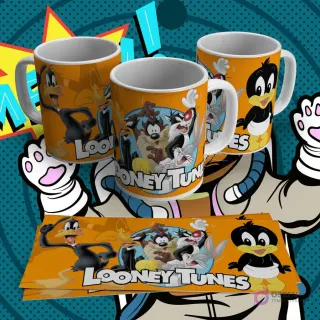 Tres tazas blancas con diseño de sublimación del Pato Lucas en varias poses y un grupo de Looney Tunes con el logo, sobre un fondo naranja. Incluye lámina plana del diseño.