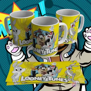 Tres tazas blancas con diseño de sublimación de Baby Bugs Bunny, el Pato Lucas y un grupo de Looney Tunes con el logo, sobre un fondo amarillo. Incluye lámina plana del diseño.