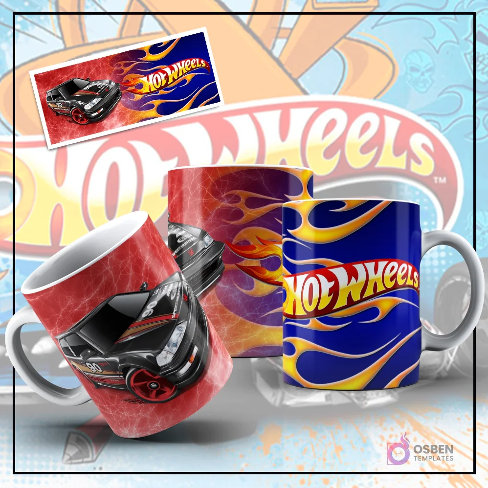 Mockup de taza sublimada con diseño de Hot Wheels, mostrando un coche deportivo negro tipo Nissan GTR con detalles en rojo y blanco sobre un fondo rojo texturizado. Otra taza con el logo de Hot Wheels y llamas azules y amarillas, y una imagen plana del coche deportivo negro.