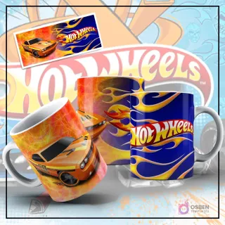 Mockup de taza sublimada con diseño de Hot Wheels, mostrando un coche muscle car naranja tipo Dodge Challenger con llamas sobre un fondo naranja texturizado. Otra taza con el logo de Hot Wheels y llamas azules y amarillas, y una imagen plana del muscle car naranja.