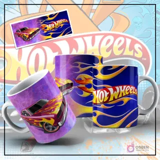 Mockup de taza sublimada con diseño de Hot Wheels, mostrando un coche muscle car púrpura con llamas dinámicas sobre un fondo púrpura texturizado. Otra taza con el logo de Hot Wheels y llamas azules y amarillas, y una imagen plana del muscle car púrpura.