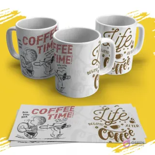 Tres tazas sublimadas con Charlie Brown tocando un instrumento, 'COFFEE TIME!' y 'Life Begins After Coffee'. Una plantilla de sublimación se muestra debajo.