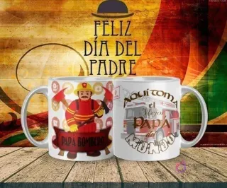 Taza de sublimación para el Día del Padre con ilustración de papá bombero, casco, hachas y manguera, junto a una taza con camión de bomberos y la frase 'Aquí toma el Mejor Papá del Mundo', en un contexto de fondo rústico de Feliz Día del Padre.