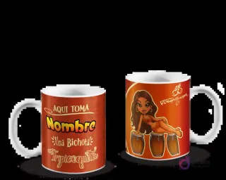 Tazas personalizadas Karol G Tropicoqueta: frase 'Aquí toma una Bichota' y Bichota animada recostada en bongos