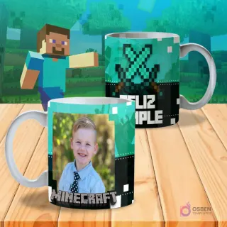 Taza sublimada 'Feliz Cumple Minecraft' con espadas de diamante cruzadas y espacio para foto de niño.