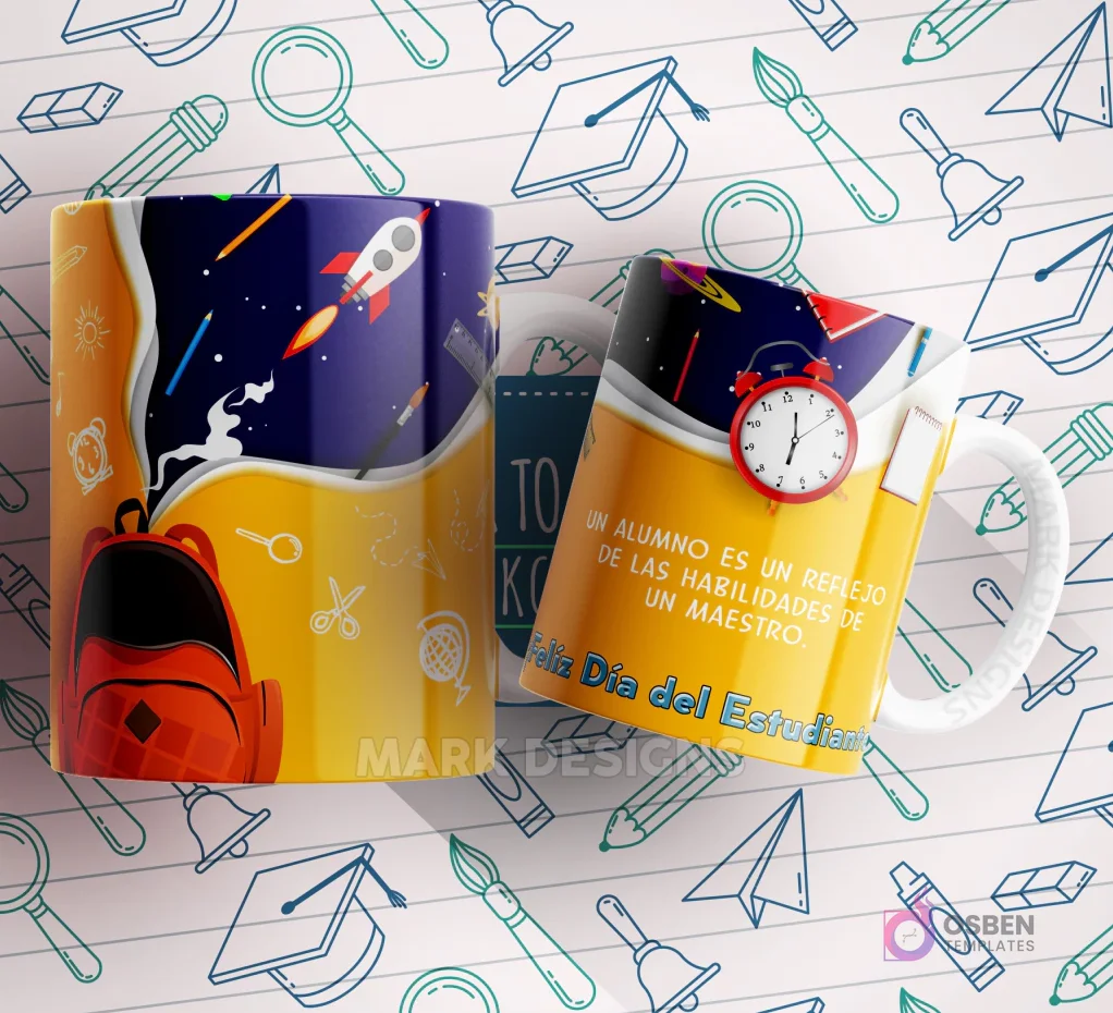 Mug naranja con una mochila roja, cohete y la frase 'Un alumno es un reflejo de las habilidades de un maestro'.