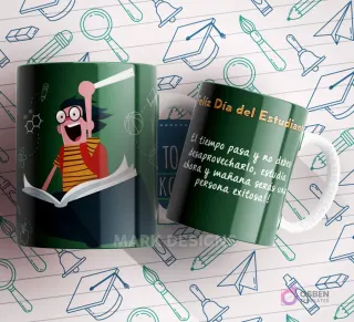 Mug verde con un estudiante emocionado leyendo un libro y la frase 'El tiempo pasa y no debes desaprovecharlo, estudia ahora y mañana serás una persona exitosa!'