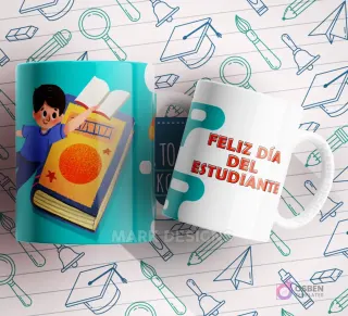 Mug azul celeste con un niño feliz saltando sobre libros y la frase 'FELIZ DÍA DEL ESTUDIANTE' en rojo.