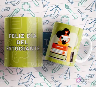 Mug verde lima con una mujer sentada sobre libros y la frase 'FELIZ DÍA DEL ESTUDIANTE'.