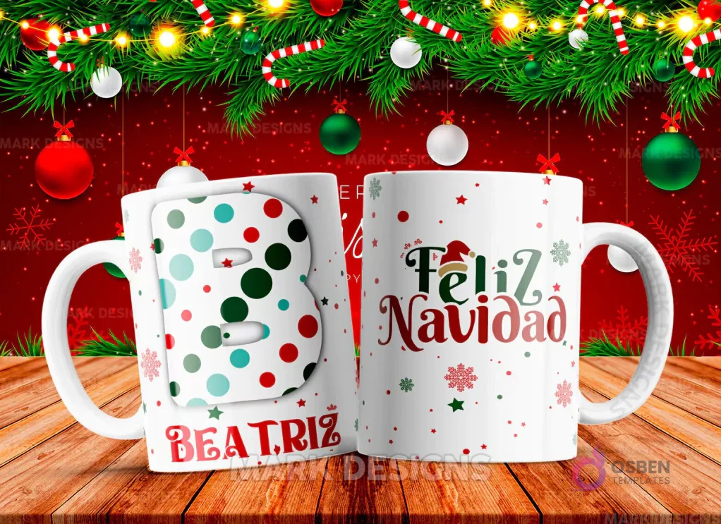 Taza sublimada con la letra B mayúscula en verde y rojo con lunares, junto al nombre 'BEATRIZ' y al reverso 'Feliz Navidad' con estrellas y copos de nieve.