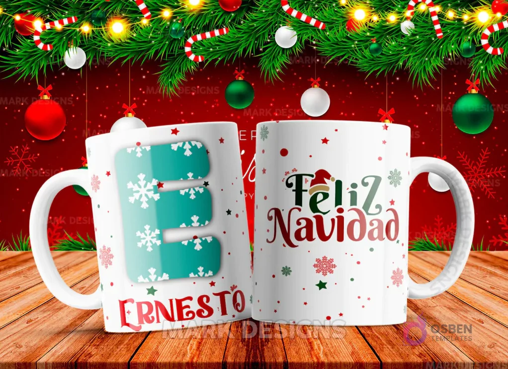 Taza sublimada con la letra E mayúscula en turquesa adornada con copos de nieve, junto al nombre 'ERNESTO' y al reverso 'Feliz Navidad' con estrellas y copos de nieve.