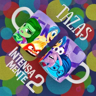 Tazas blancas con diseño que destaca a Asco, Alegría, Furia, Miedo y Ansiedad de Intensamente 2, sobre un fondo púrpura con patrones del título de la película.