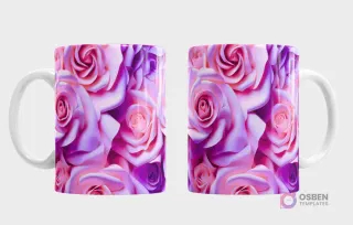 Taza con un patrón repetitivo de rosas 3D en suaves tonos de lila, rosa pálido y morado pastel, creando un efecto degradado, vista frontal y trasera.