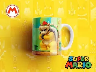 Taza sublimada con Bowser, el gran villano de Mario Bros, con pose desafiante, sobre un escenario de juego con tuberías, fondo amarillo pixelado y el logo de Super Mario.