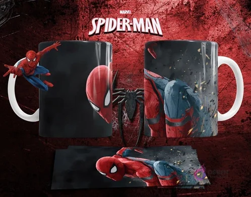 Mockup de taza sublimada con diseño de Spiderman clásico en acción, sobre fondo negro y rojo con el logo de Marvel Spiderman.
