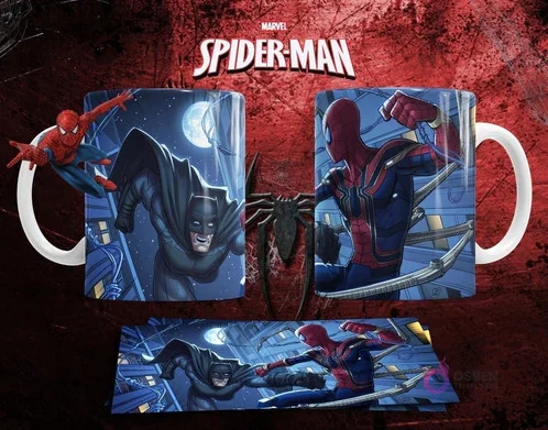 Mockup de taza sublimada con diseño de Spiderman clásico enfrentándose a Batman, estilo cómic vibrante.