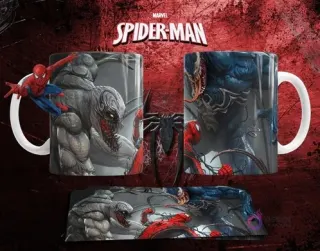 Mockup de taza sublimada con escena de batalla épica entre Spiderman, Venom y un simbionte tipo Carnage.