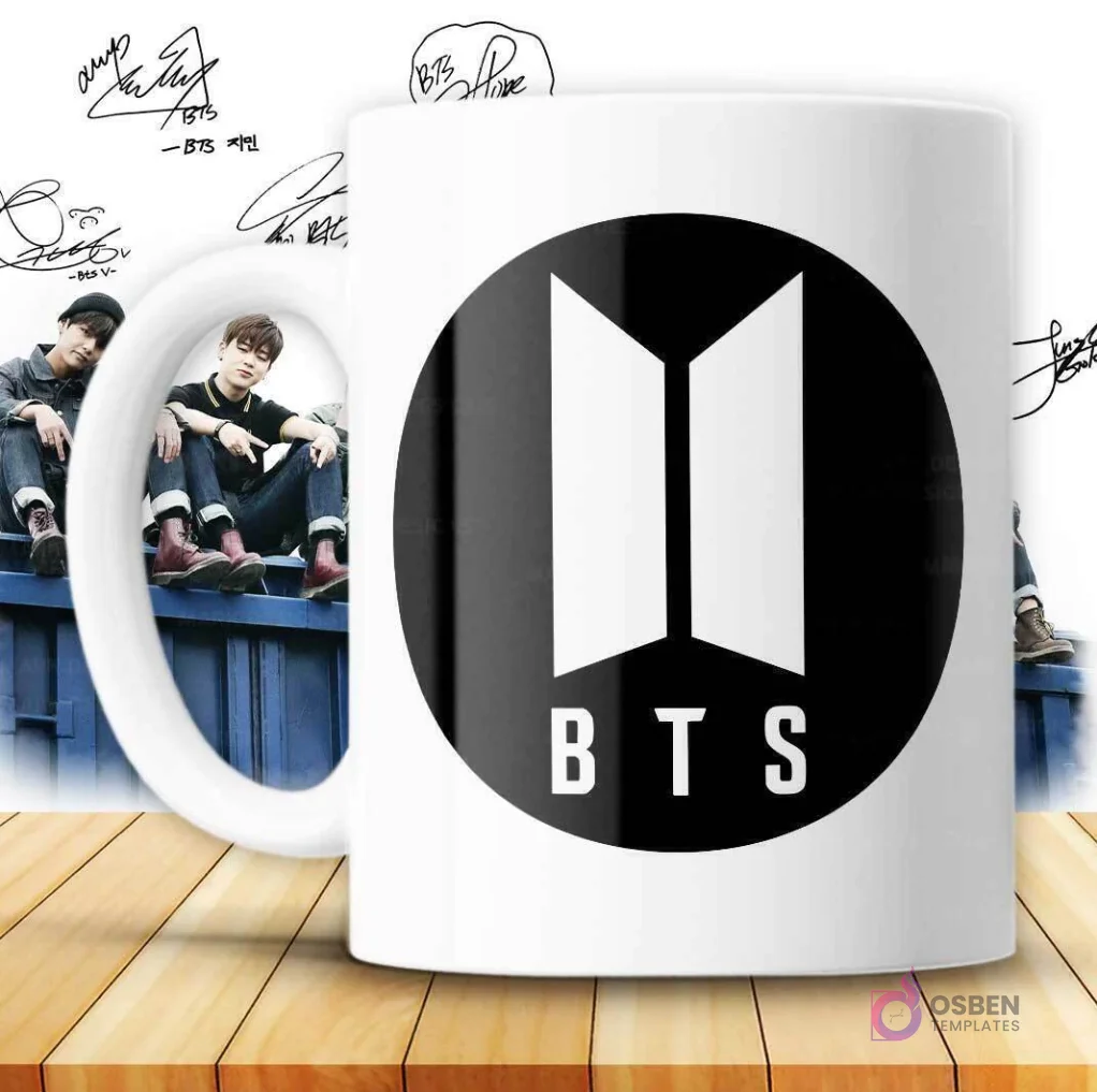 Taza blanca con el icónico logo de BTS en blanco y negro, con la palabra 'BTS' debajo.