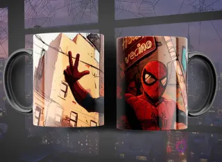 Taza con diseño de Spider-Man haciendo un signo de paz en un tejado y saludando con 'Hola vecino' en estilo cómic, tonos cálidos urbanos.
