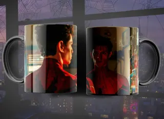 Taza con diseño de Peter Parker (Tom Holland) de Spider-Man, con el traje pero sin máscara, mirando hacia atrás y luego de frente.