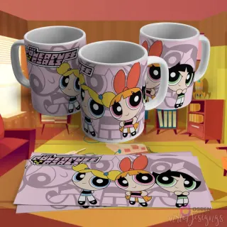 Diseño para taza de sublimación de Las Chicas Superpoderosas, con Bombón, Burbuja y Bellota y el logo sobre un fondo rosa.