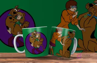 Dos tazas verdes con diseño de Scooby Doo. Una con Shaggy y Scooby abrazados, la otra con Vilma y Scooby. Fondo verde.