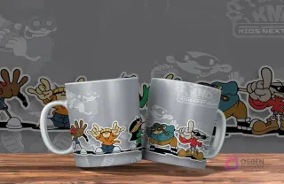 Dos tazas blancas con diseño de KND Los Chicos del Barrio. Los agentes N°1, N°2, N°3, N°4 y N°5 posando. Fondo con siluetas grises.