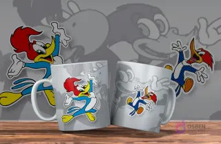 Dos tazas blancas con diseño del Pájaro Loco. El Pájaro Loco volando y riendo. Fondo con siluetas grises del personaje.