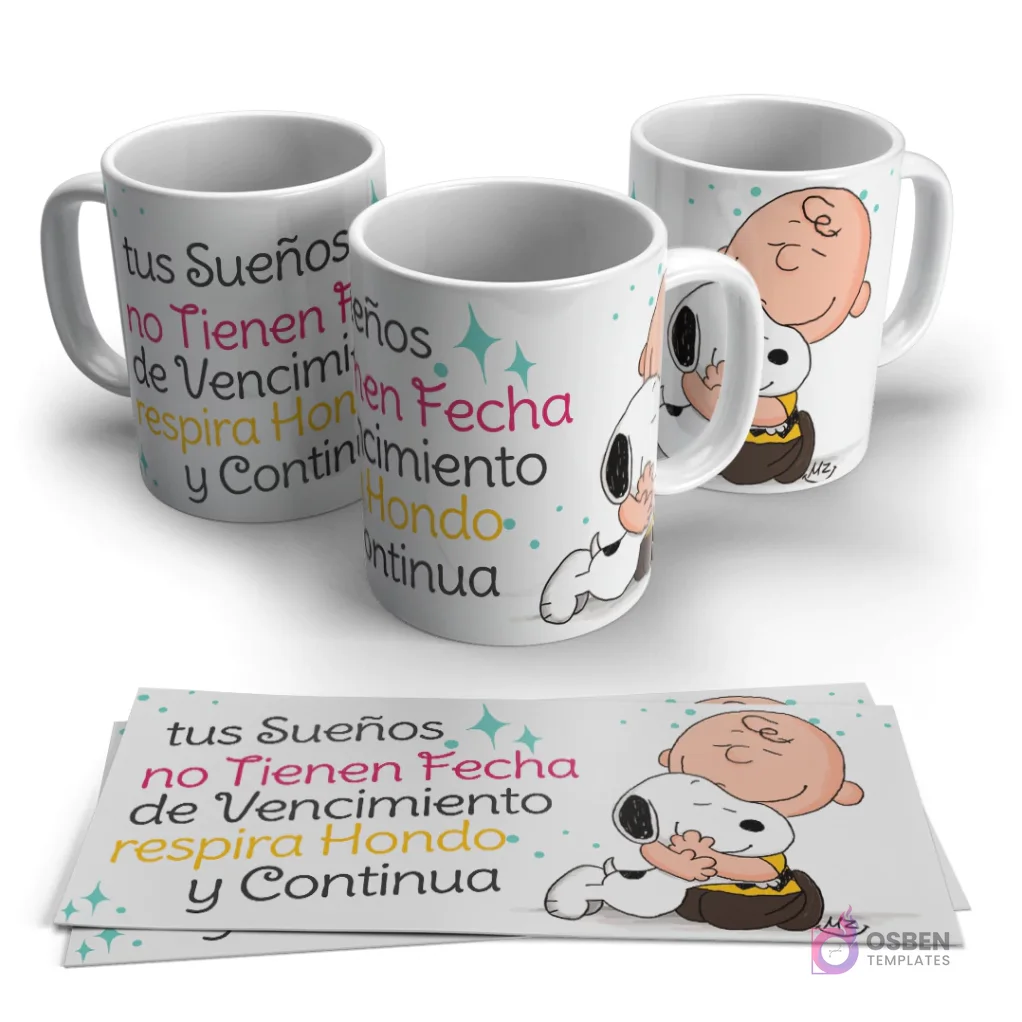 Tres tazas blancas con diseño de Charlie Brown abrazando a Snoopy y una frase motivacional sobre sueños y perseverancia. Se muestran las plantillas.