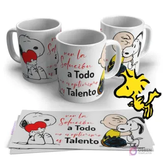 Tres tazas blancas con diseño de Snoopy con un corazón y Charlie Brown abrazando a Snoopy, con la frase 'La solución a todo no es optimismo, es talento'. Con Woodstock y plantillas.