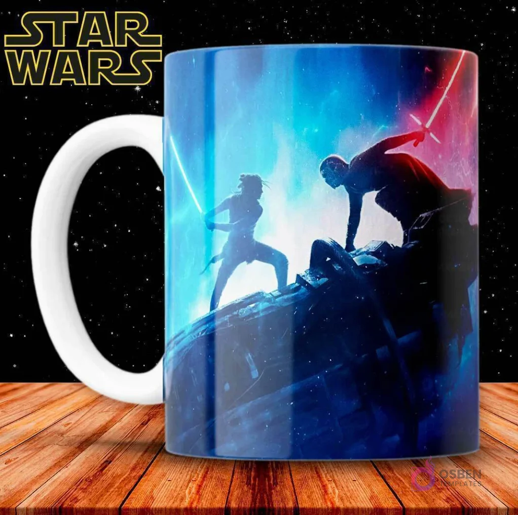 Taza de sublimación con Rey y Kylo Ren en un intenso duelo con sables de luz azules y rojos.