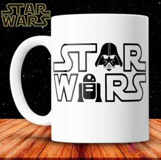 Taza de sublimación blanca con el logo negro de Star Wars, que incorpora la cabeza de Darth Vader y R2-D2.