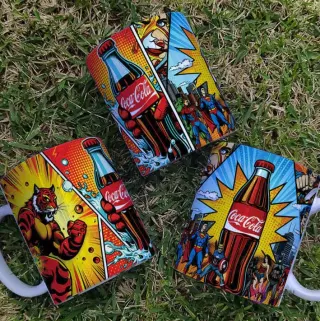 Tazas con diseños Pop Art Coca Cola, botella con salpicaduras, tigre y grupo de superhéroes