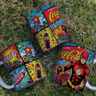 Tazas Pop Art Coca Cola, diseños multi-panel cómic con botellas y el superhéroe Flash