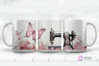 Vista panorámica de una taza sublimada con mariposas, flores rosadas y una elegante máquina de coser vintage negra y dorada.