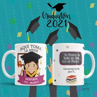 Taza de sublimación con una niña graduada de caricatura y el mensaje 'AQUÍ TOMA LA MEJOR GRADUADA DEL MUNDO!' y cita motivacional.