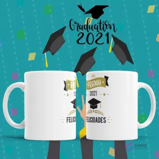 Dos tazas de sublimación con diseño elegante para 'PROMO 2021' con birrete y laurel dorado, junto al mensaje 'FELICIDADES'.