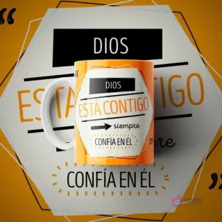 Taza de sublimación naranja con mensaje cristiano 'Dios está contigo siempre, confía en Él' en diseño geométrico con flecha.