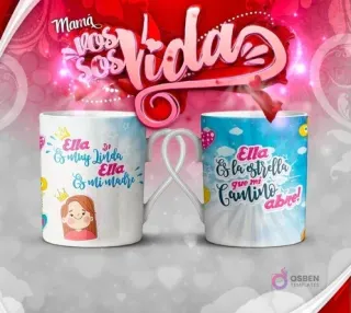 Mockup de dos tazas con ilustraciones de dibujos animados de una niña y frases como 'Ella es muy linda ella es mi madre' y 'Ella es la estrella que mi camino abre!', para el Día de la Madre.