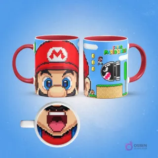 Taza de sublimación de Super Mario Bros. pixelado con gorra roja y nivel de videojuego en el reverso, interior con boca de Mario, sobre fondo azul claro.