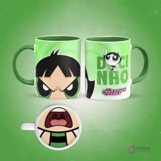 Taza de sublimación de Bellota de Las Chicas Superpoderosas con diseño 'Docinho' y logo del show, asa verde, interior con boca de Bellota, sobre fondo verde lima.