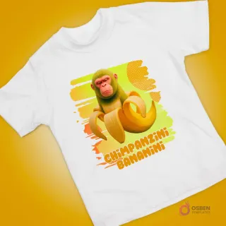 Polera blanca con estampado de mono animado travieso sosteniendo bananas peladas, sobre un fondo amarillo vibrante.