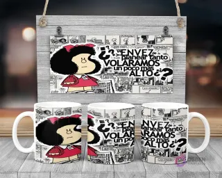 Taza de sublimación con Mafalda pensativa y su frase '¿En vez de planear tanto voláramos un poco más alto?'