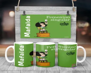 Taza de sublimación de Mafalda con bombilla de idea y texto 'Femenino singular' de Quino