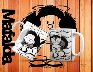 Dos tazas blancas de sublimación con un diseño de Mafalda tapándose los ojos con las manos, en un estilo de dibujo a tinta blanco y negro sobre fondo blanco con líneas.