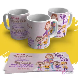 Tazas sublimadas con diseño rosa y mensaje 'Feliz Día a la Mejor Técnico en Educación Parvularia del mundo', junto a una educadora y niños