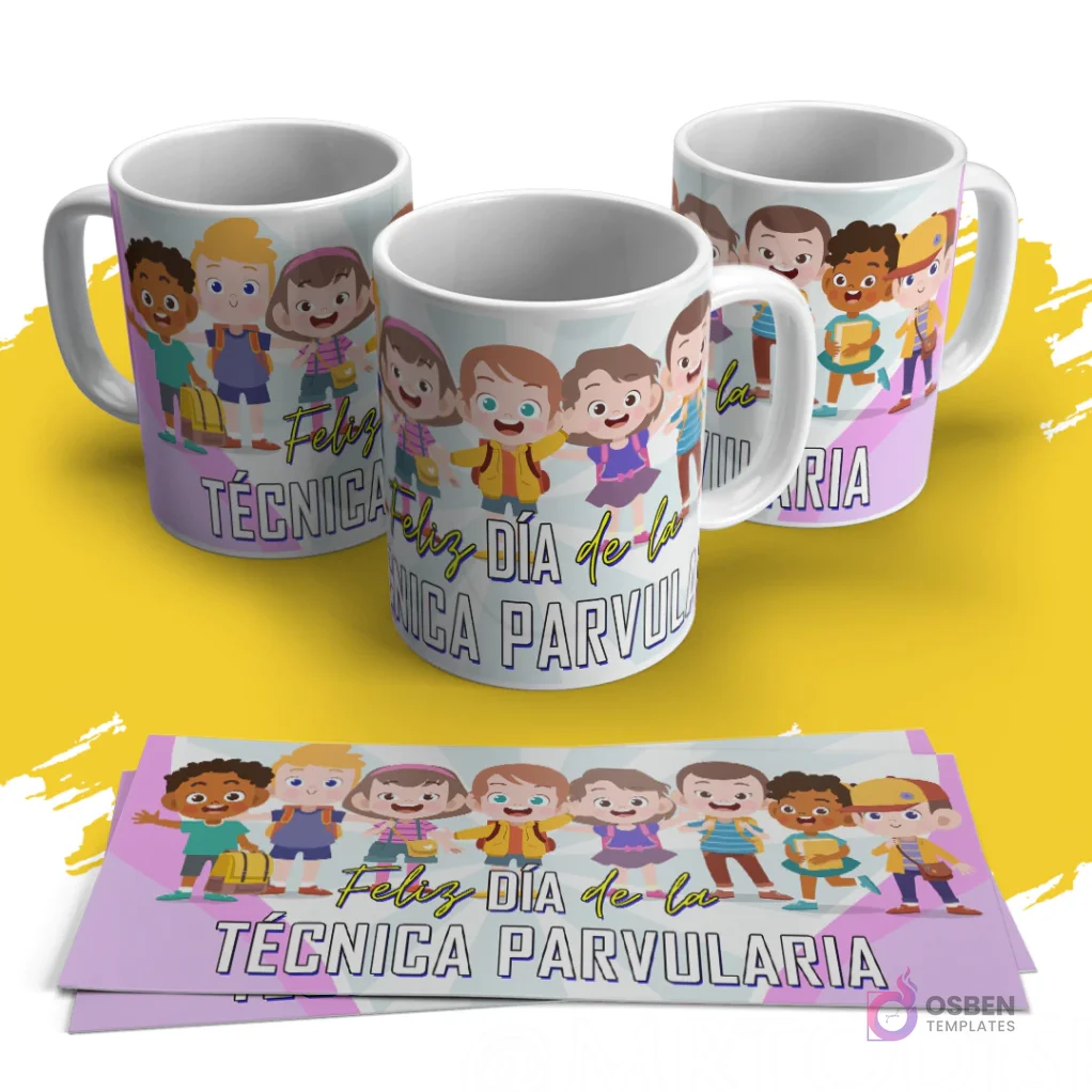 Tazas sublimadas con diseño de grupo de niños diversos, mensaje 'Feliz Día de la TÉCNICA PARVULARIA', fondo rosa