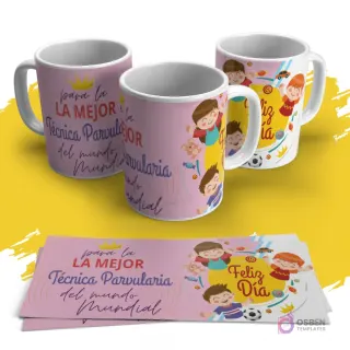 Tazas sublimadas con diseño de niños jugando y mensaje 'Para la mejor Técnica Parvularia del mundo Mundial', fondo rosa con juguetes