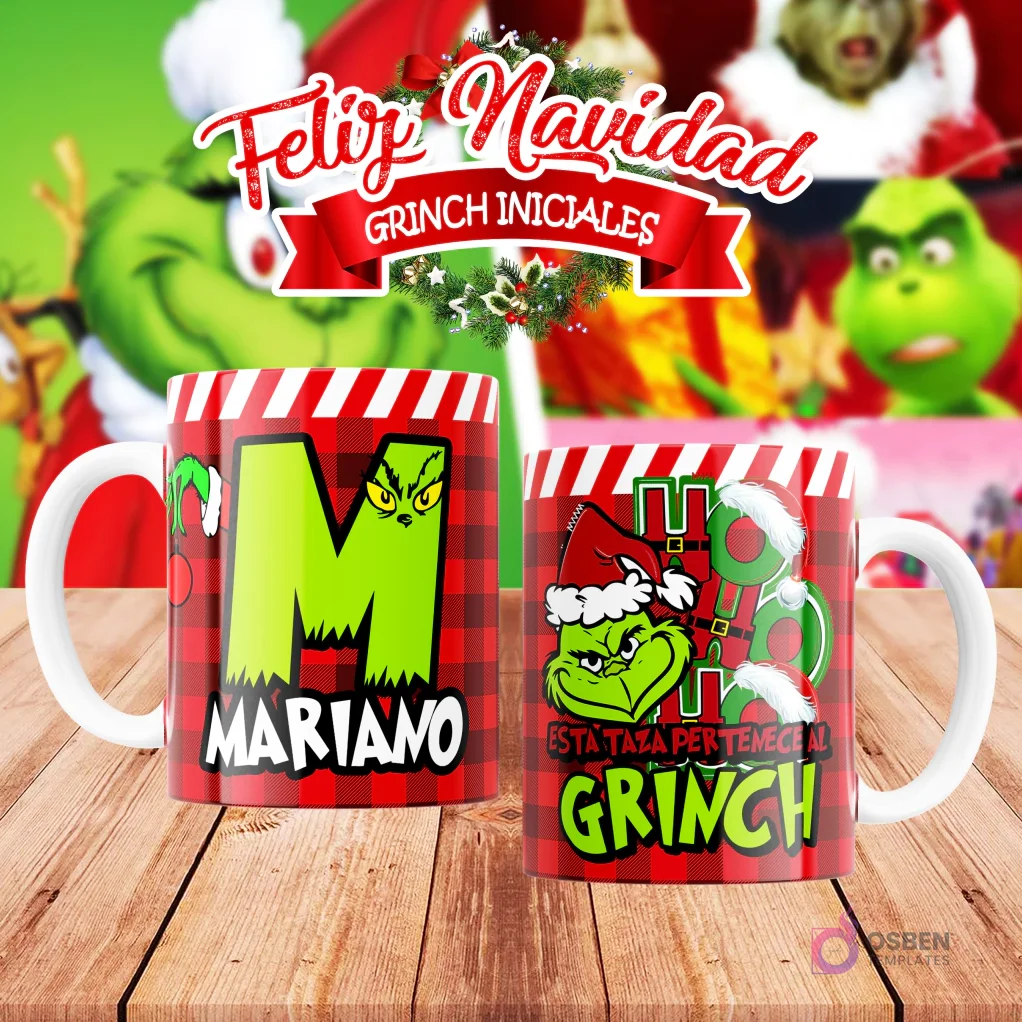 Taza de sublimación del Grinch temática de Navidad con la inicial 'M' y el nombre de ejemplo 'MARIANO', sobre fondo a cuadros rojo y blanco, junto a otra taza del Grinch con diseño navideño 'Esta Taza Pertenece al Grinch'. El fondo general muestra personajes del Grinch en Navidad.